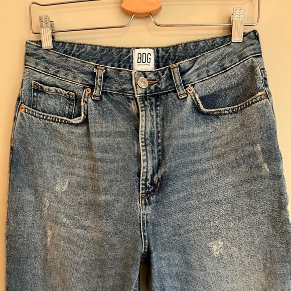 BDG Vintage Wash Mom Jean - Picture 3 of 5